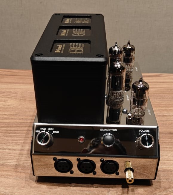 McIntosh-Headphone Amplifier-MHA-200 - Image 2