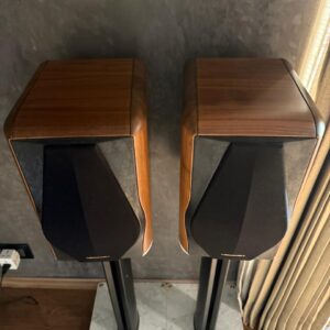 Sonus Faber - Electa Amator III With Carara Stand